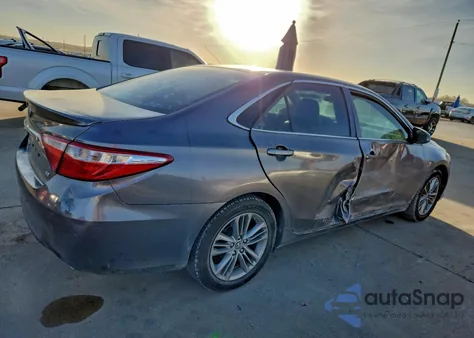 2015 Toyota Camry Le z USA, uszkodzony, nr VIN 4T1BF1FK9FU054044